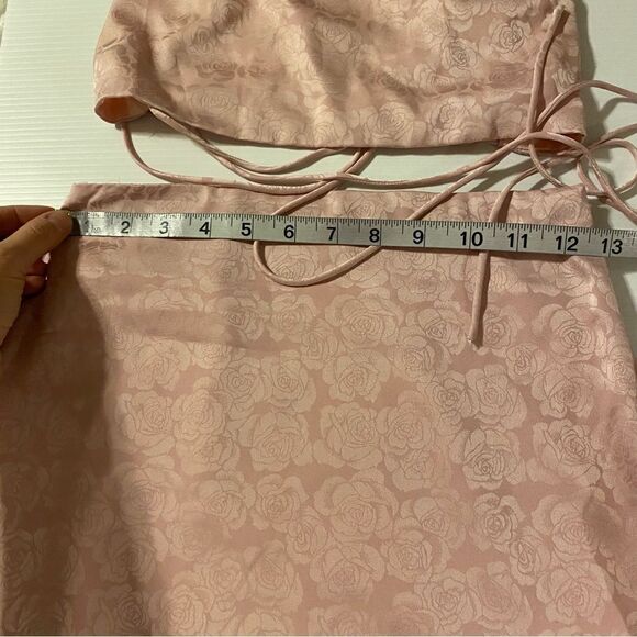 Lulus  2 piece In a Bliss Pink Floral Satin Jacquard Ruched Mini Skirt crop XS - Picture 13 of 15